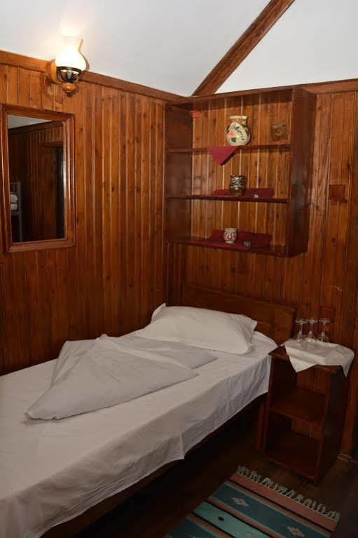 Cornul Vanatorului Bungalows 皮特什蒂 外观 照片
